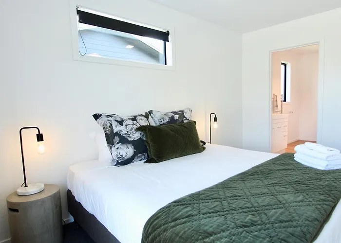 Stow 4 -charming Space, Just A Stone Throw From